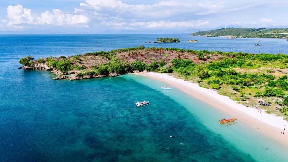 Lombok : Private Trip Pink Beach & Snorkeling With Boat 1