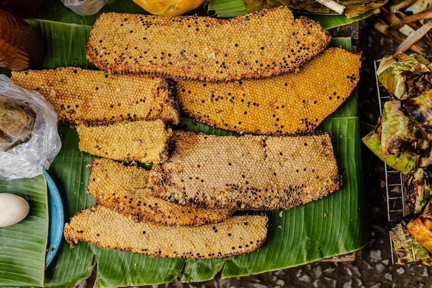 Honeycomb pieces on a banana leaf. 3