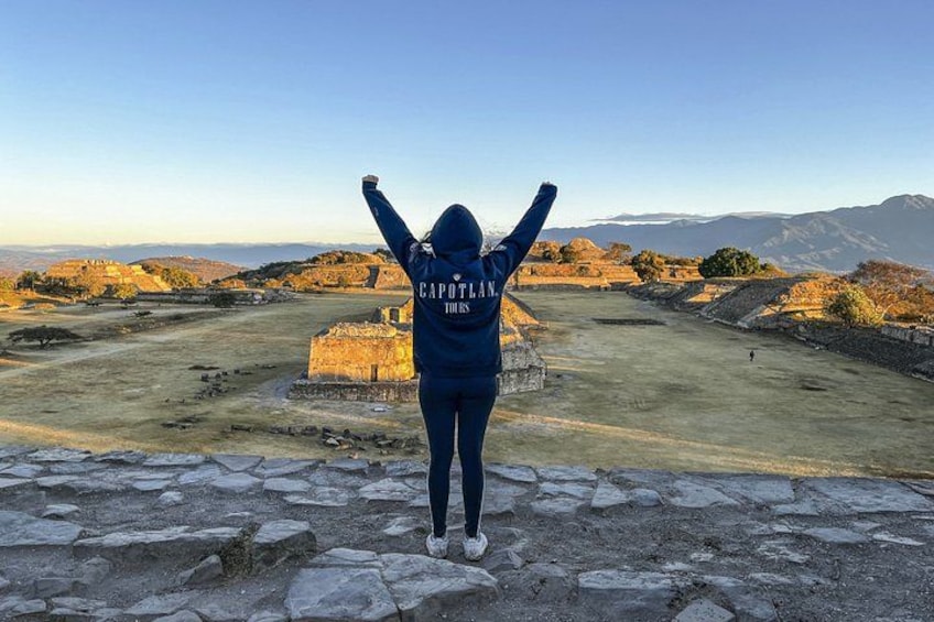 Oaxaca: Monte Alban, Barro Negro, Alebrijes y Fábrica de Mezcal 1