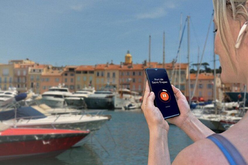 Visit of Saint-Tropez in freedom: On the quays of the Old Port, admiring yachts and colorful facades. 5