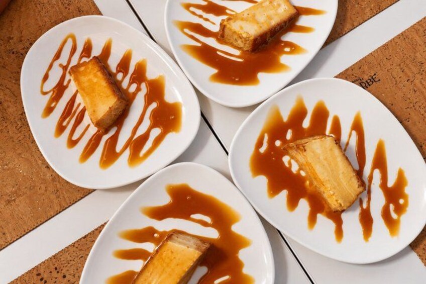 Fire portioner flan med karamelsovs. 3