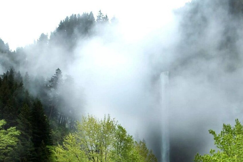 Waterfalls and Legends: A Columbia River Gorge Self-Guided Drive 2