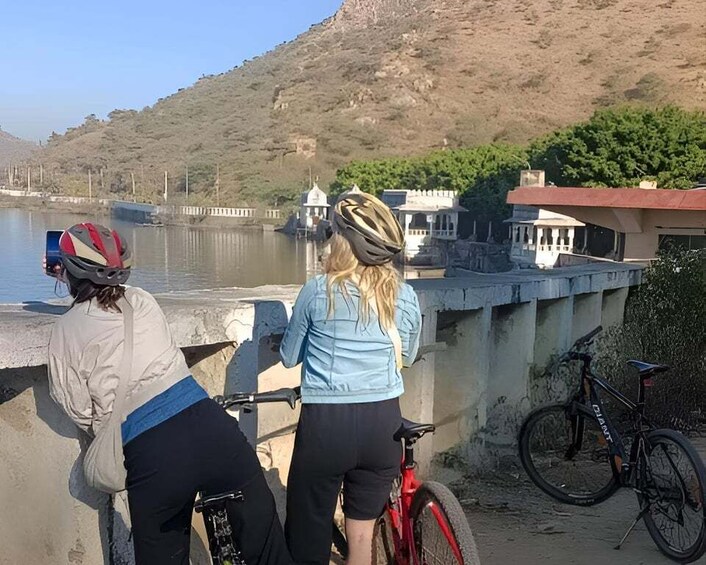 Picture 4 for Activity Udaipur: Private Lake Loop Bicycle Tour with Refreshments 3