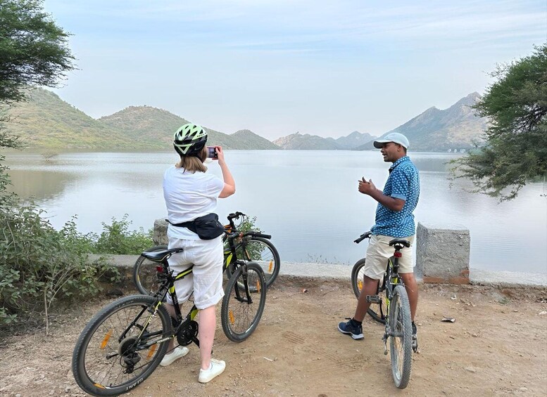 Picture 2 for Activity Udaipur: Private Lake Loop Bicycle Tour with Refreshments 2
