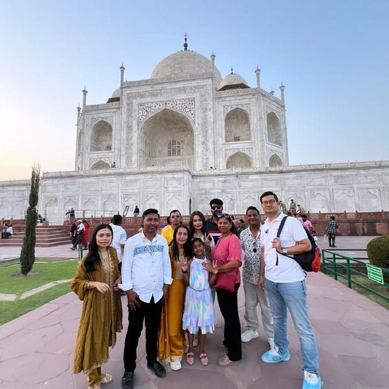 A group of people posing in front of the Taj Mahal. 4