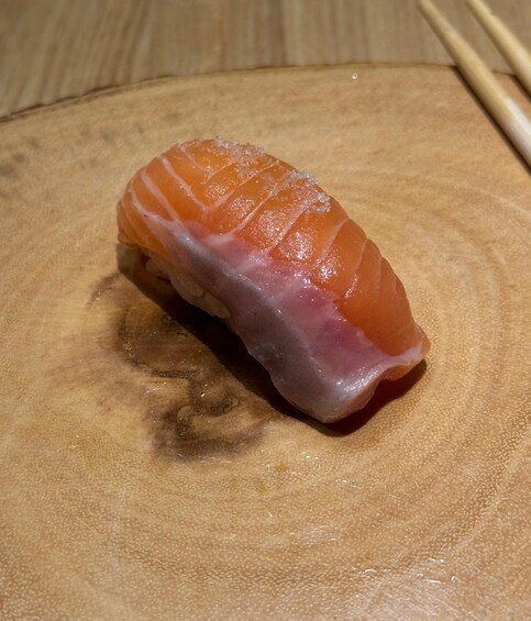Sushi-annos puupinnalla. 5