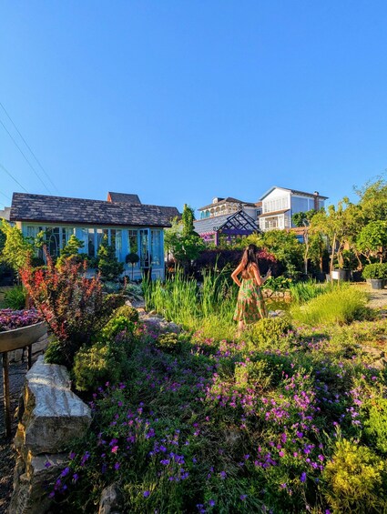 Tbilisi: Hidden Garden Photoshoot with Optional Lunch 1