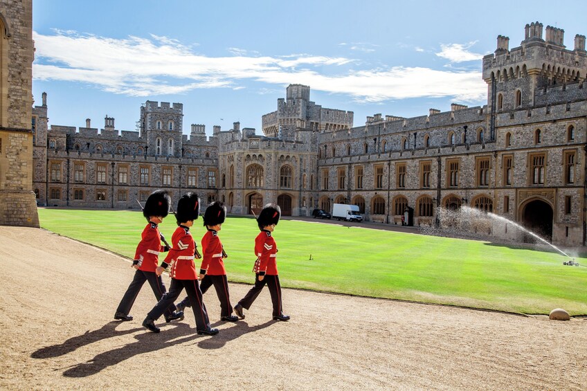 Stonehenge and Windsor Castle Tour from London 5