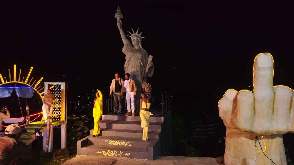 Picture 20 for Activity Medellín: Vantage point sightseeing tour, selfie spot, museum, and "parce" challenge 4