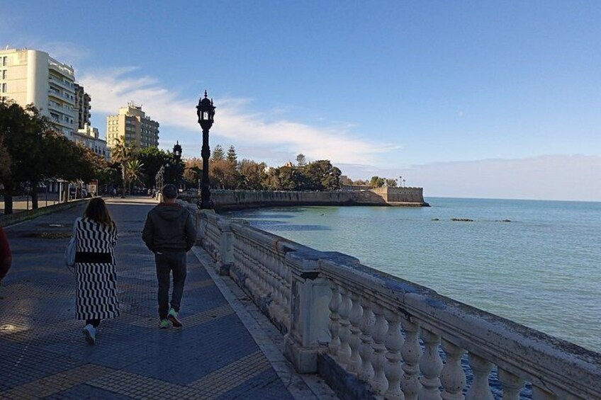 Tour of Cadiz : Journey to the Past through Historical Images 4