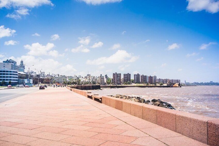 Montevideo Audio guided walking tour 3h and 19 audio commentary 4