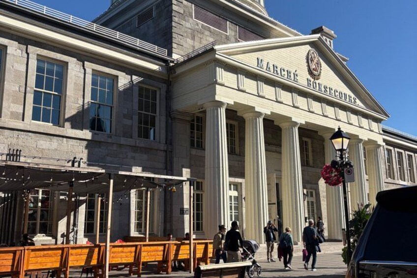 Montreal Private City Tour by Luxury Sedan MAX 3 4