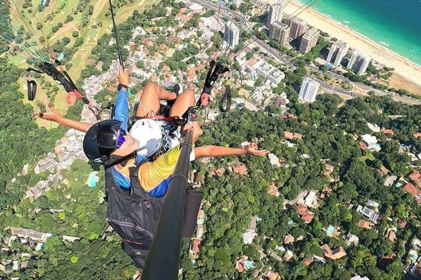 Parachute flight in Niterói with GoPro video included 2