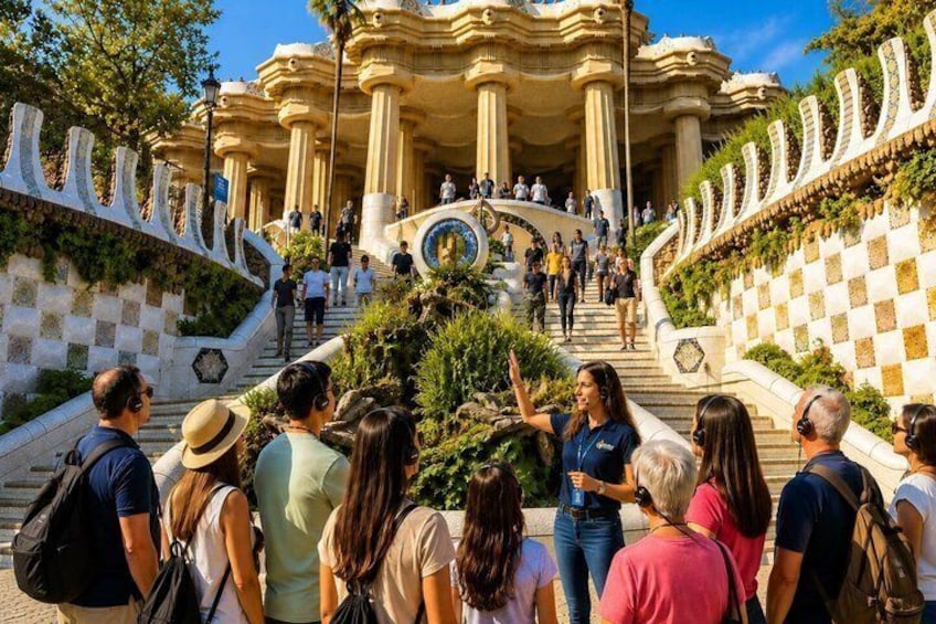 Park Guell Skip-the-Line Guided Tour in Barcelona 3