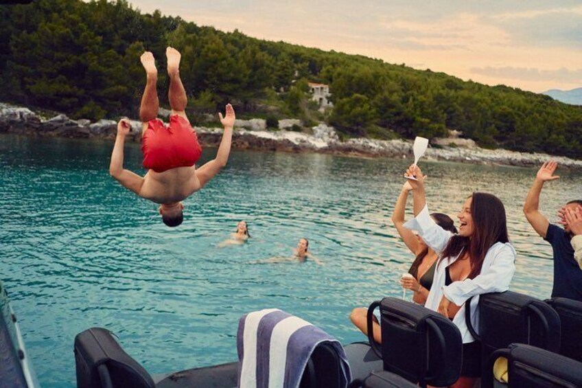 Brač Island Speedboat Cruise with Snorkeling and Sparkling Wine 1
