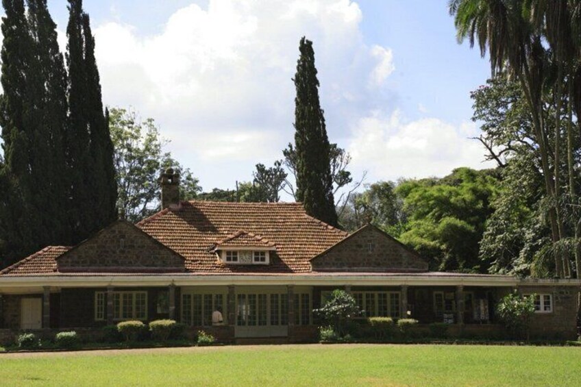 Karen Blixen Museum, Giraffe Center and Souvenir Shopping Tour 3