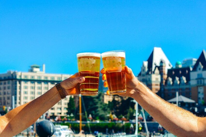 Iconic Pub Crawl with a Free Drink and Apps 2