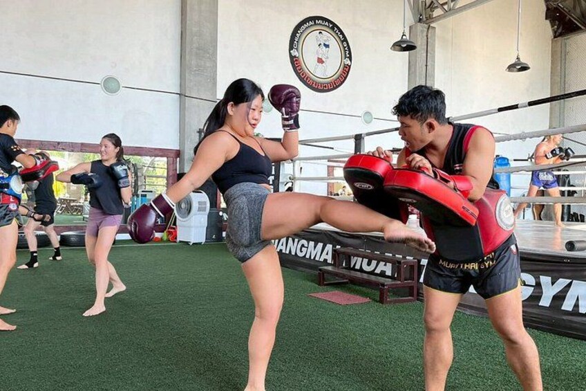 Muay Thai Beginner Class in Chiang Mai with Expert 4