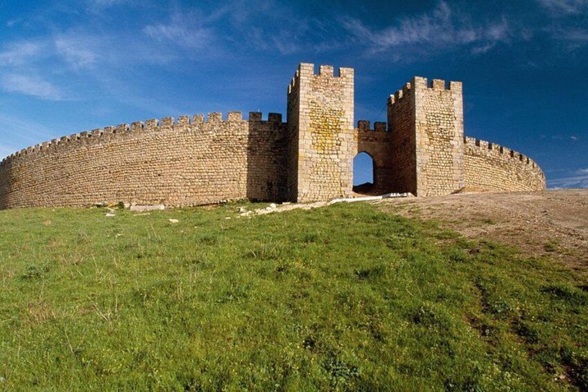 Évora : Private Walking Tour to Arraiolos with driver and guide 4