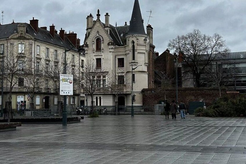 From Medieval Gates to Art Deco Waves: Audio Tour of Rennes 5