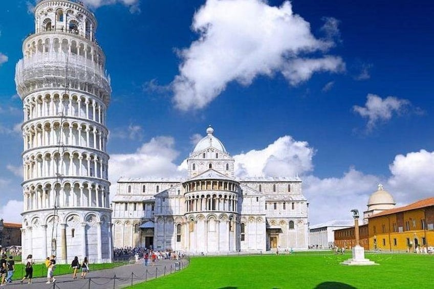 Pisa Leaning Tower and Duomo 3