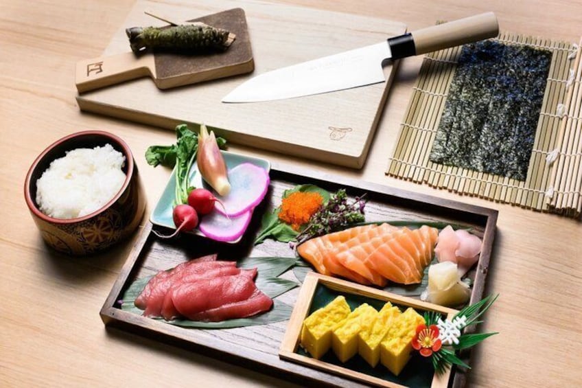 Eine traditionelle japanische Mahlzeit mit rohem Fisch, Reis und Wasabi. 4
