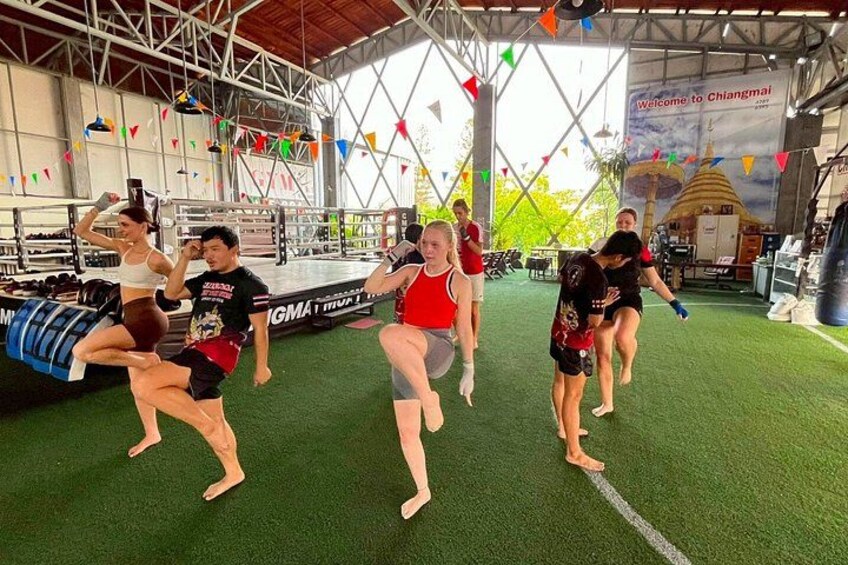 Chiang Mai Muay Thai Beginner and Fitness Training Class 1