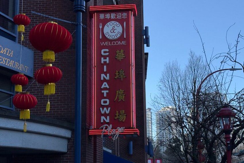 A red sign with Chinese characters and the words 'Welcome to Chinatown.' 4