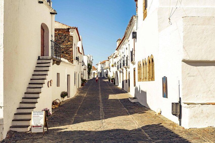 Évora: Monsaraz Private Walking Tour with Driver and Guide 5