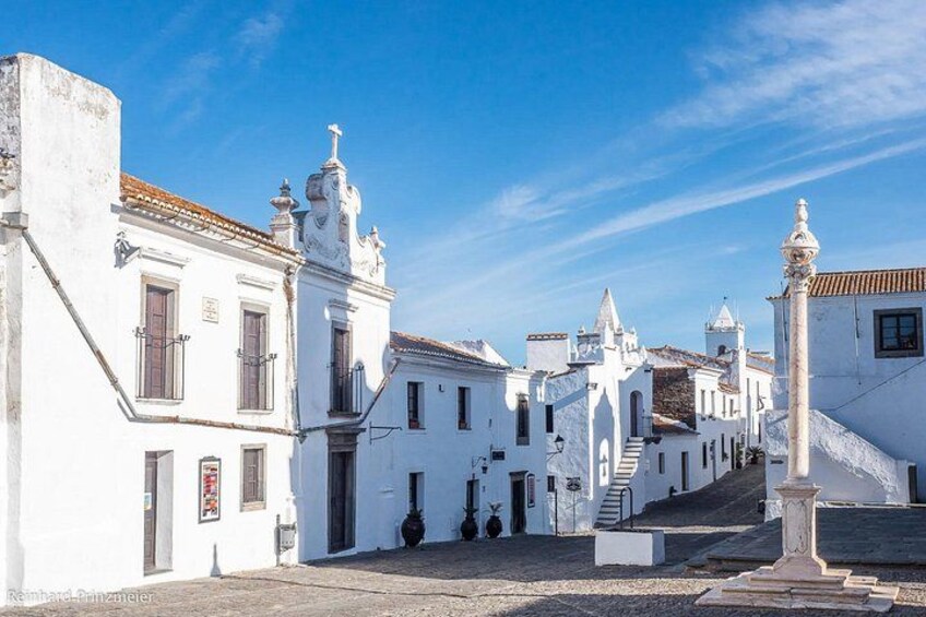 Évora: Monsaraz Private Walking Tour with Driver and Guide 2