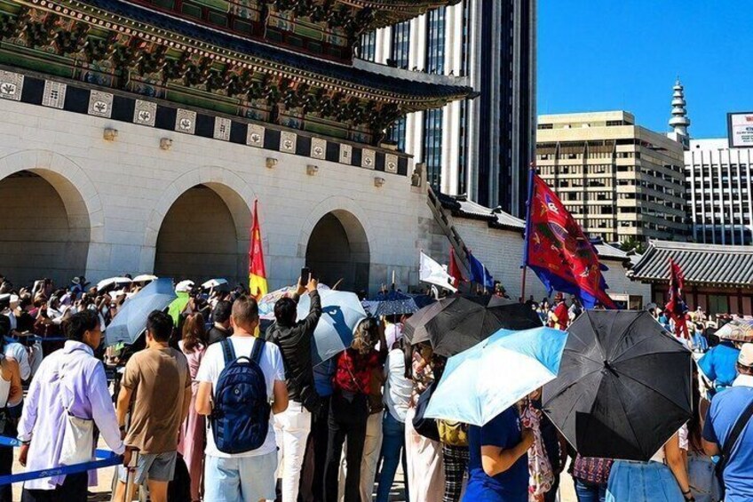 Private Seoul Tour: Gyeongbokgung Palace and Hidden Gems 4