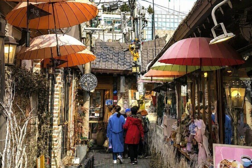 Private Seoul Tour: Gyeongbokgung Palace and Hidden Gems 1