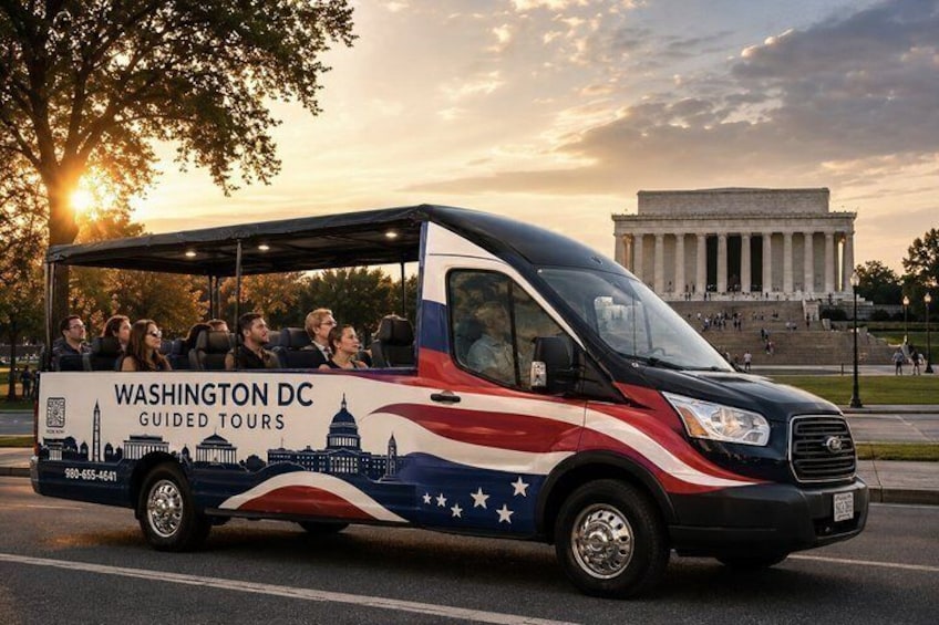 Washington DC Monuments & Memorials Guided Open-Air Tour 2