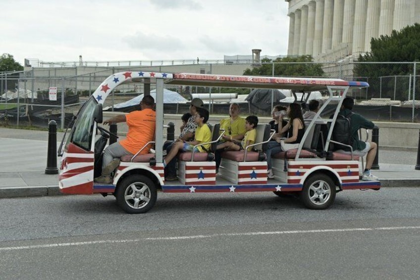 Washington DC Monuments & Memorials Small Group Open-Air Cruiser 2