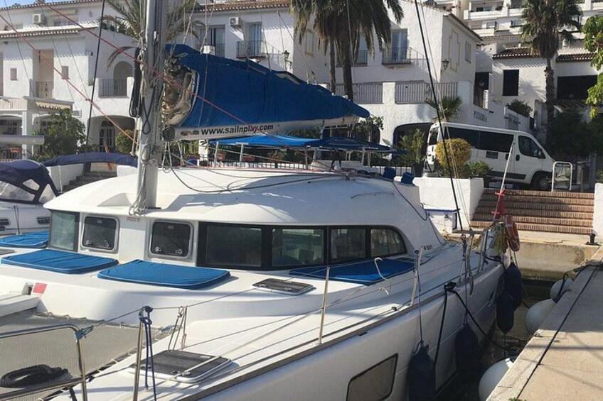 Minibus service direct to your boat 5
