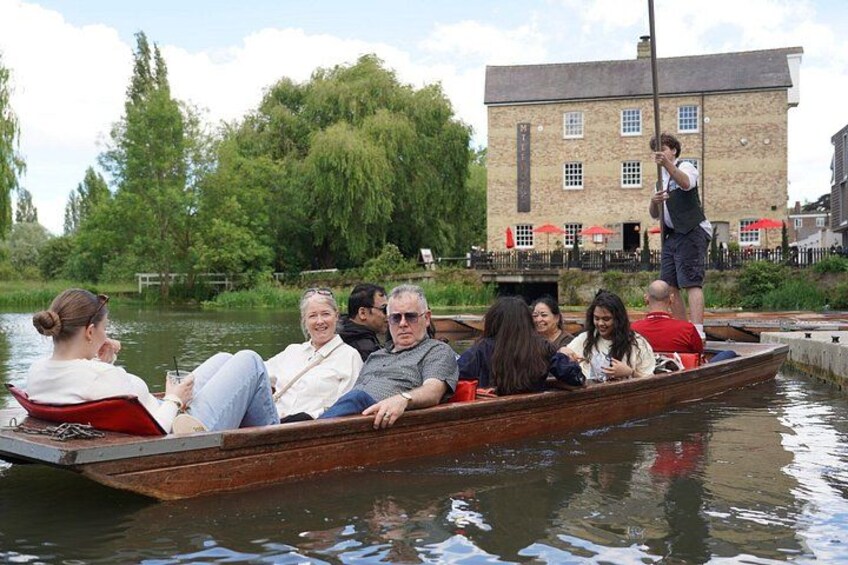Cambridge Student-Led Shared Punting Tour (English or Chinese) 2