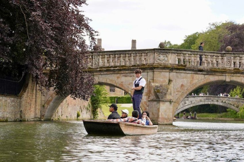 Cambridge Student-Led Shared Punting Tour (English or Chinese) 4