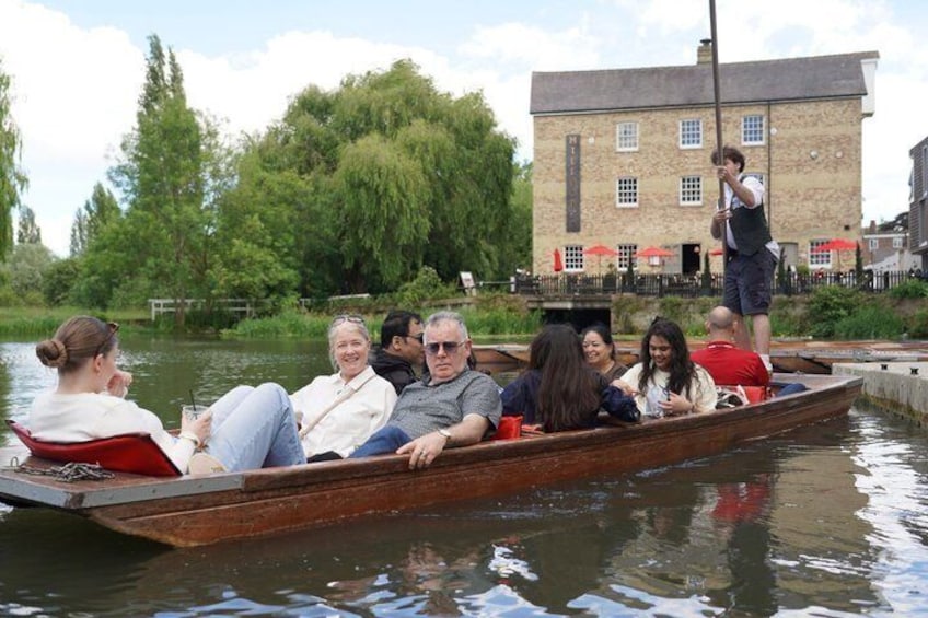 Cambridge Student-Led Shared Punting Tour (English or Chinese) 2