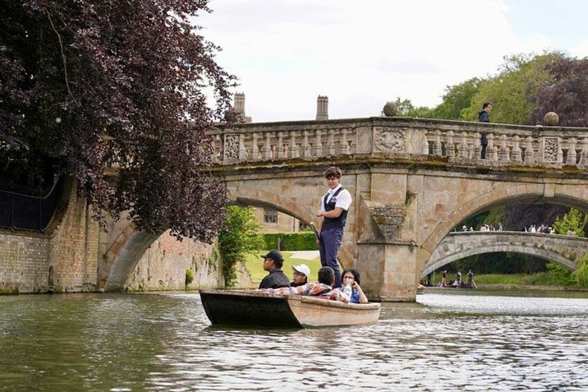 Cambridge Student-Led Shared Punting Tour (English or Chinese) 4
