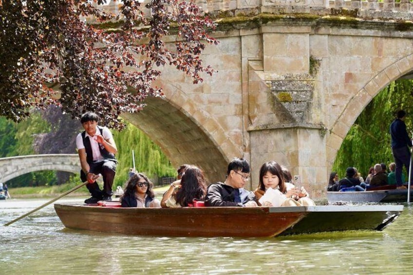Cambridge Student-Led Shared Punting Tour (English or Chinese) 3