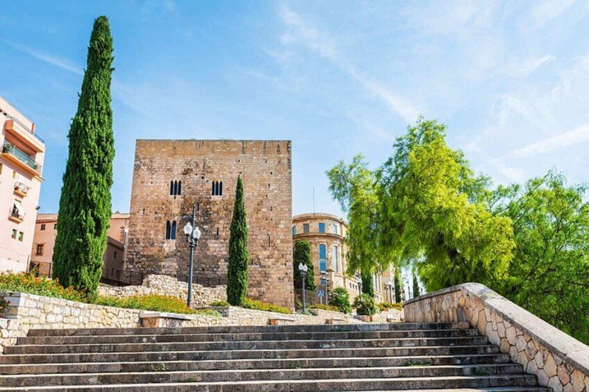 Hello Tarragona: Private 2-Hour Intro City Walk with Local Guide 2
