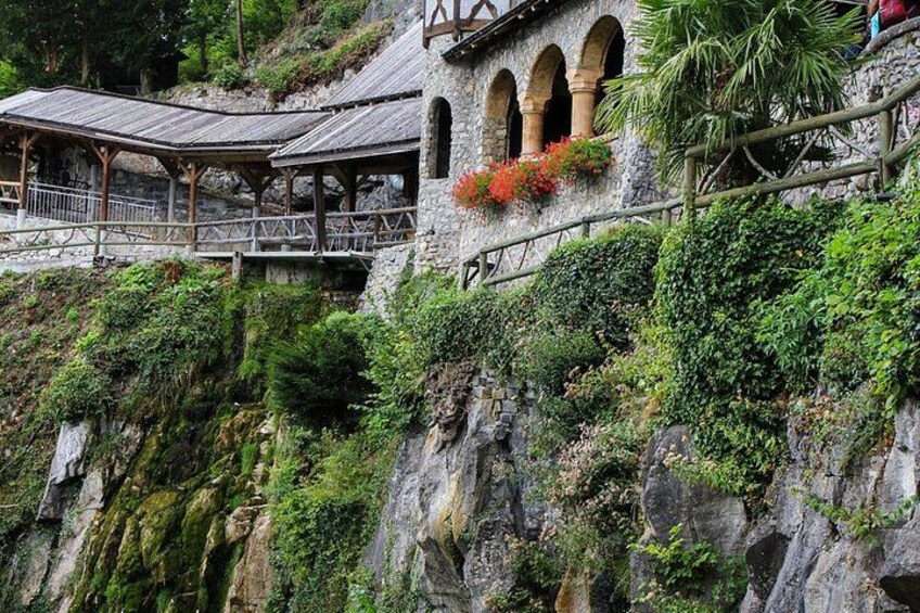 Private Day Trip from Grindelwald to Bern and Saint Beatus Caves 5