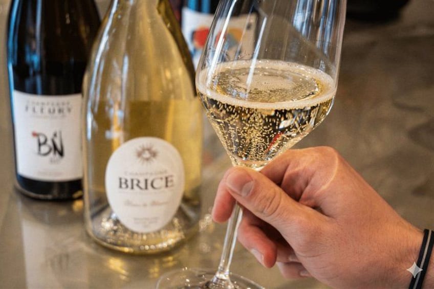 Champagne tasting in Nice with sommelier – exclusive moment 1