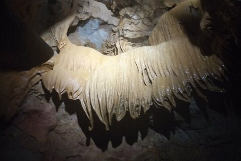 Estalactitas en una cueva. 4