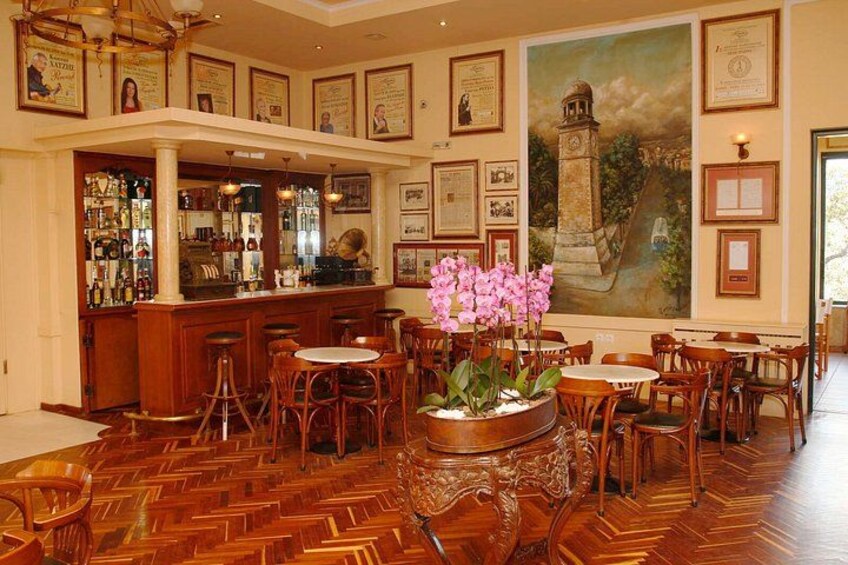Explore Chania Old Town with Food and Live Music 2
