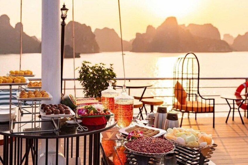 Aurora Day Cruise Luxury in Ha Long Bay 5