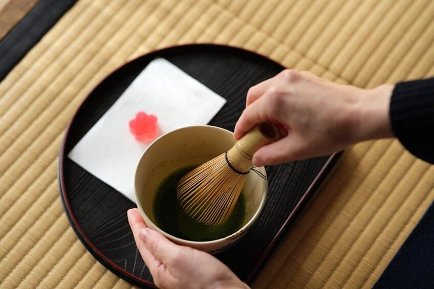 Hands-on tea making for everyone.
お点前を楽しく体験。 5