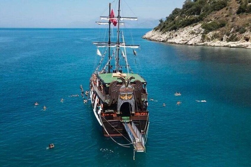 “Onhezmus 1 cruising along the coastline toward Krorëza Bay.” 5