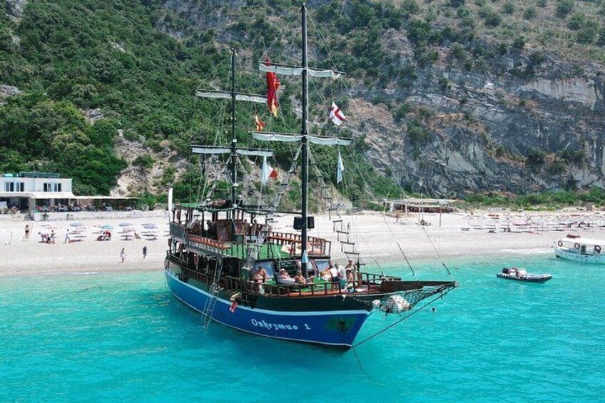 “Onhezmus 1 docked at the stunning Krorëza Bay with crystal-clear turquoise waters.” 1