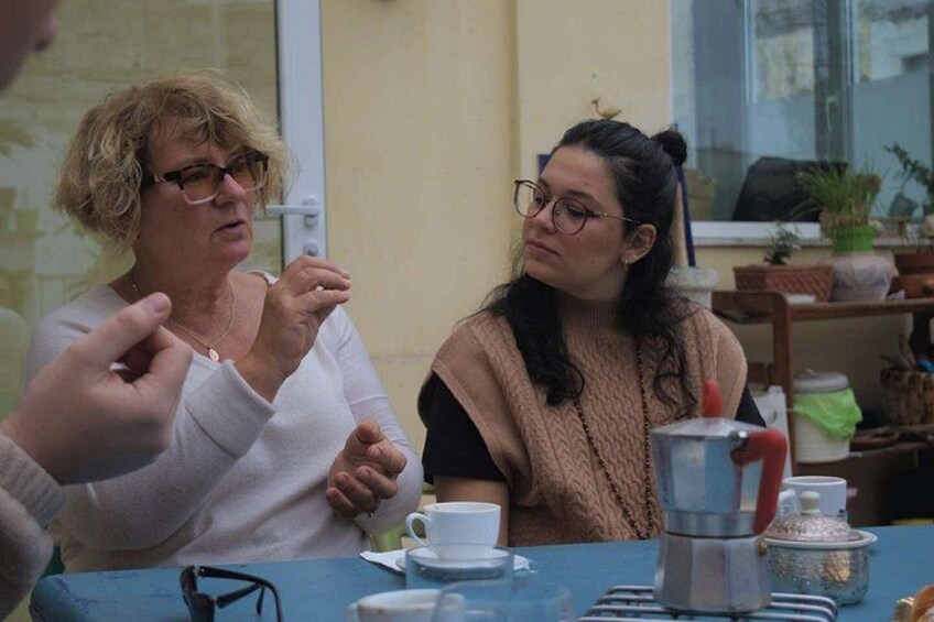 Naples Learn Neapolitan Gestures with a Tour Leader 4